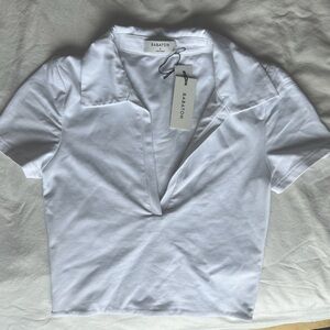 NWT ARITZIA BABATON CROPPED FITTED V NECK